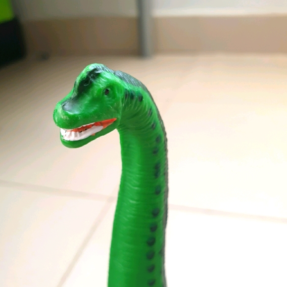 Brachiosaurus Collectible Dinosaur - Picture 5 of 7